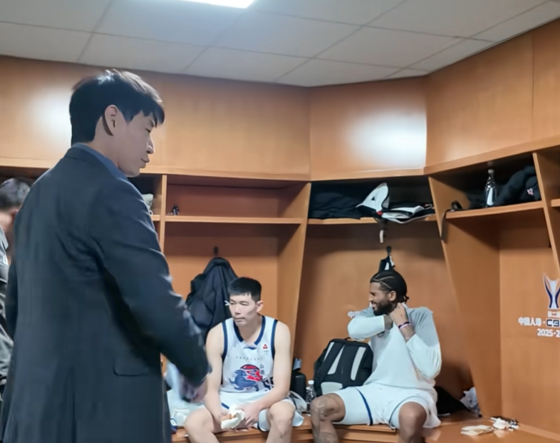 淘汰浙江更衣室！邱彪体恤外援，总结变认哥现场，与全队打成一片