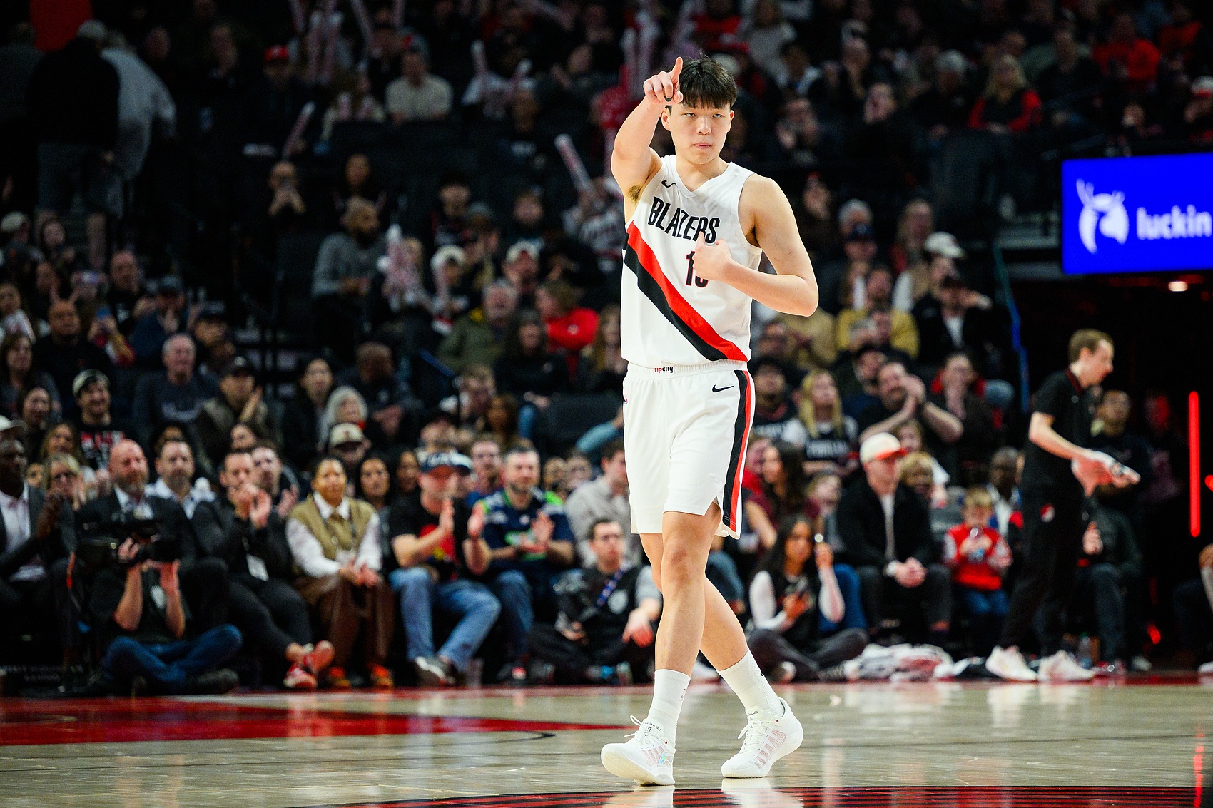 开云-还要努力！杨瀚森共出战43场 场均7分钟2分1板&amp;命中率31%/12%/82%